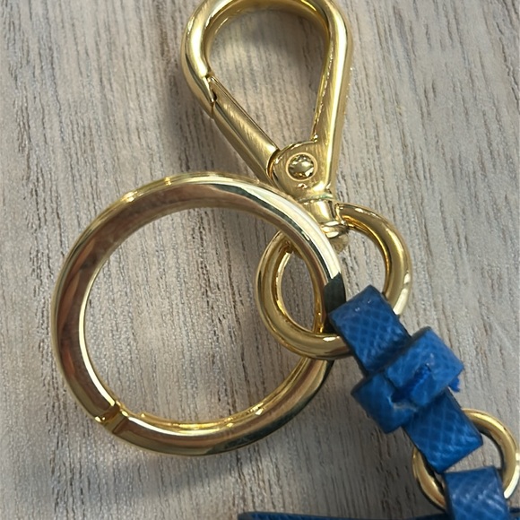 Prada Heart Keychain Bag Charm – Blue Saffiano Leather & Gold Hardware
New - Picture 4 of 8